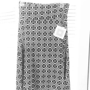 M LulaRoe Azure NWT Black & White skirt! Cute!